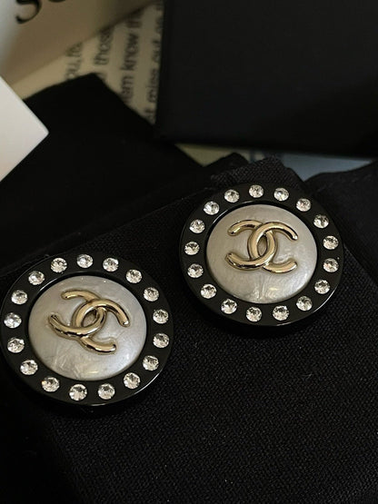 Preloved💕 Chanel CC Pearl earrings #