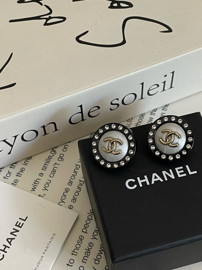 Preloved💕 Chanel CC Pearl earrings #