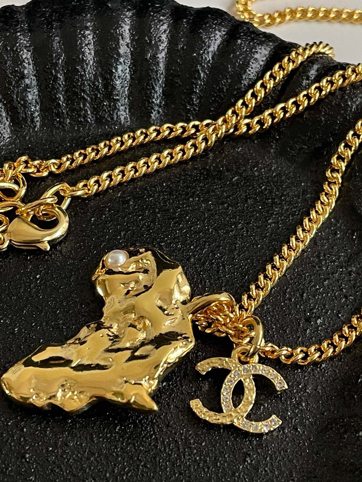 Un🆕 Chanel A Africa Continent Necklace #