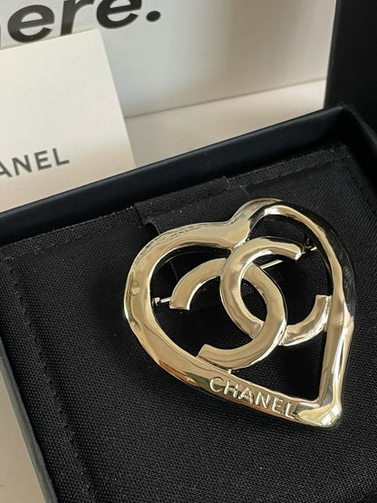 Un🆕 Chanel P Hollow Heart CC Brooch #