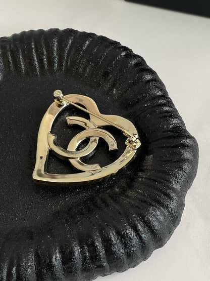 Un🆕 Chanel P Hollow Heart CC Brooch #