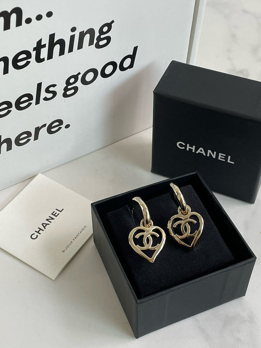 Unused🆕 Chanel 22P Hollow Heart CC Earrings #13945