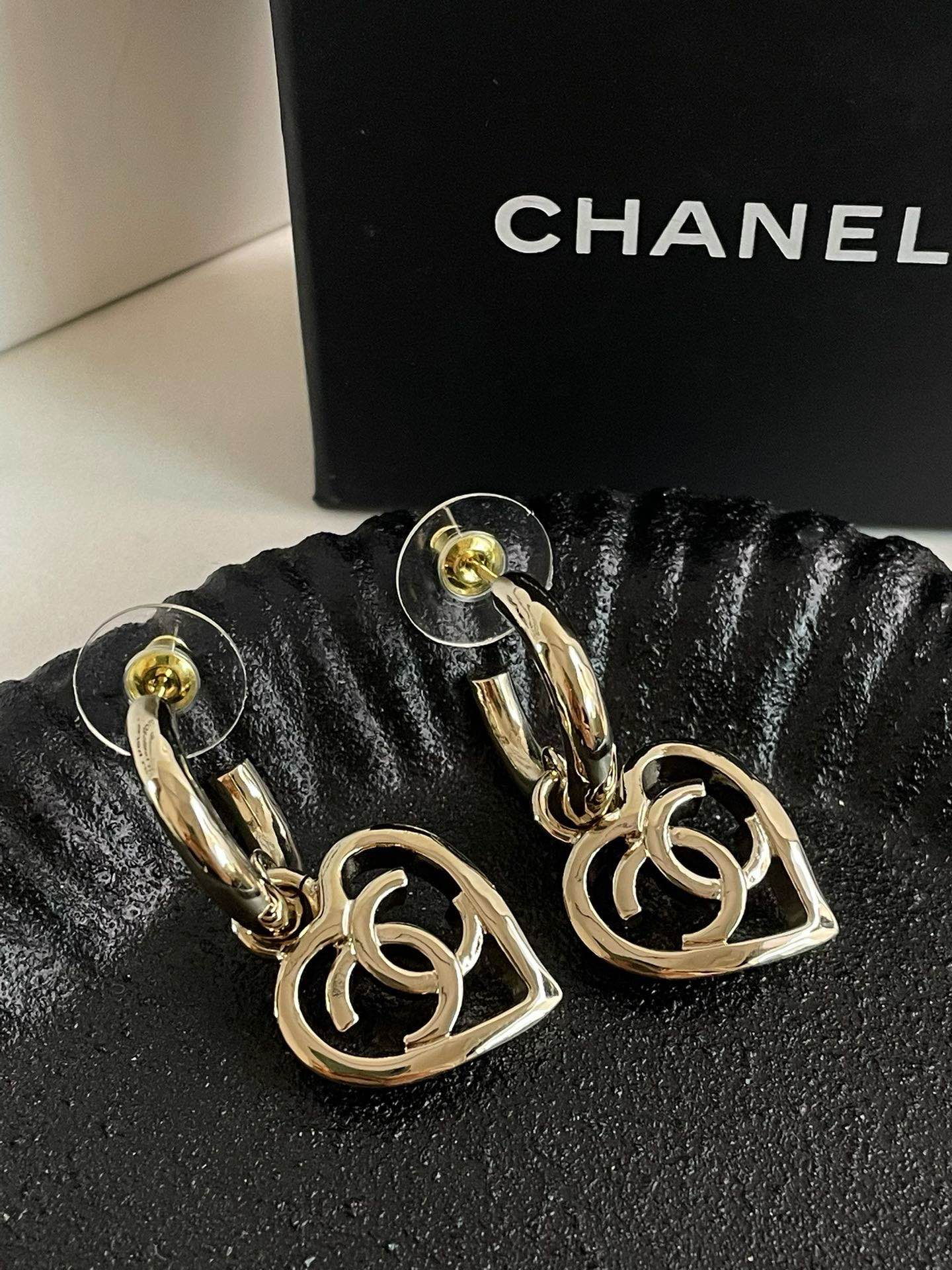 Un🆕 Chanel P Hollow Heart CC Earrings #
