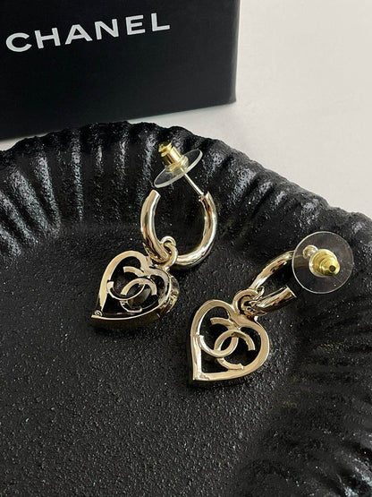 Un🆕 Chanel P Hollow Heart CC Earrings #