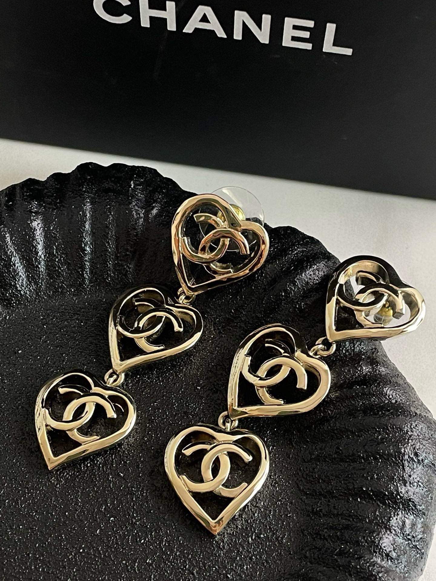 Un🆕 Chanel P Triple Hollow Heart Earrings #