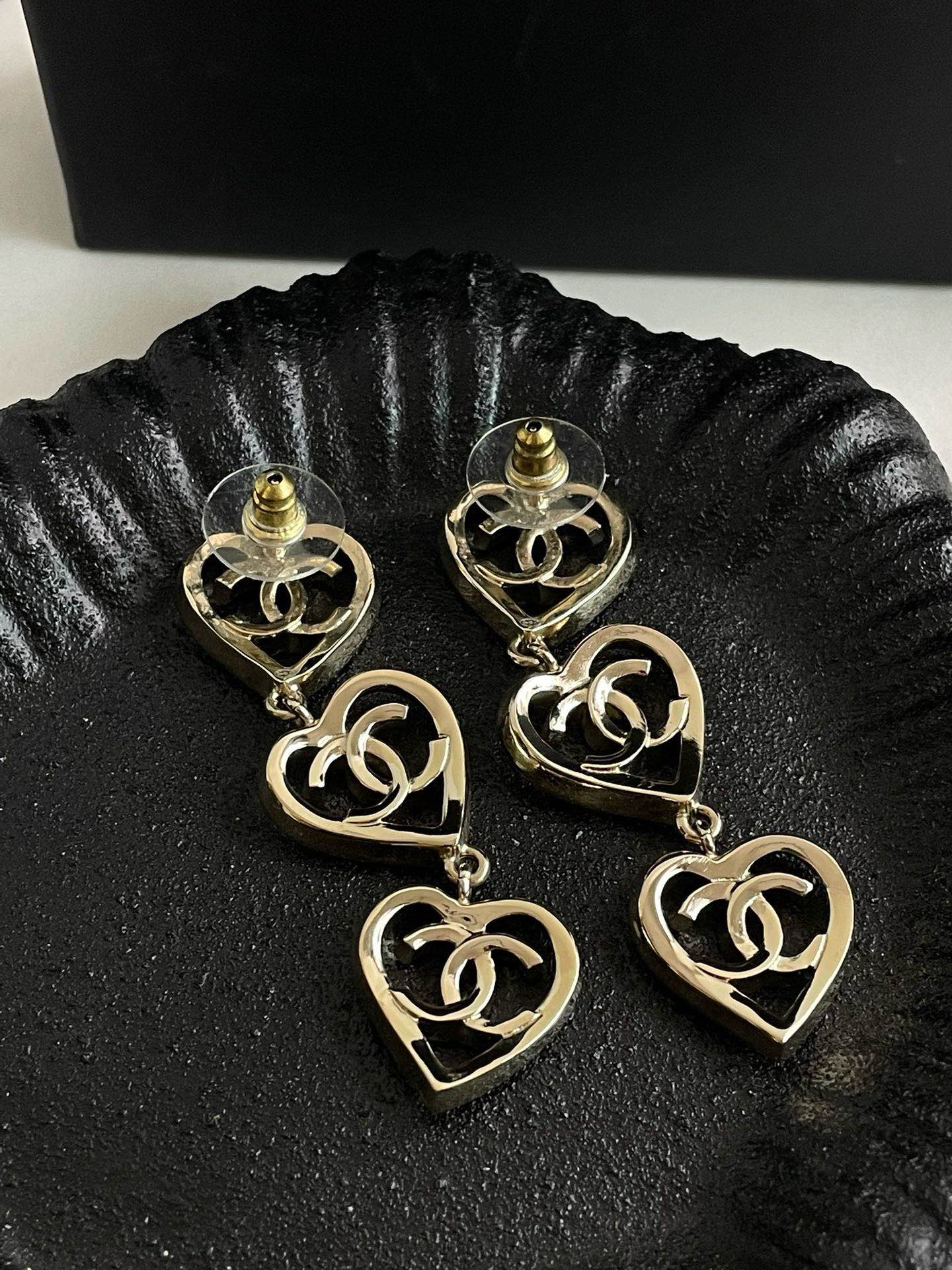 Un🆕 Chanel P Triple Hollow Heart Earrings #