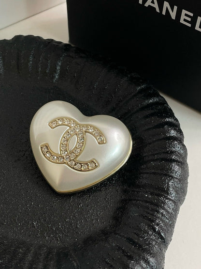Un🆕 Chanel B Pearl Heart Brooch #