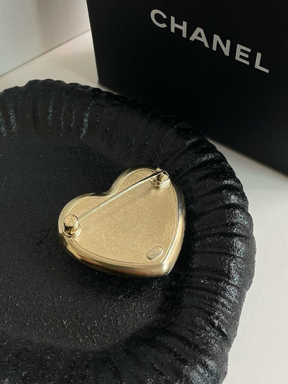 Un🆕 Chanel B Pearl Heart Brooch #