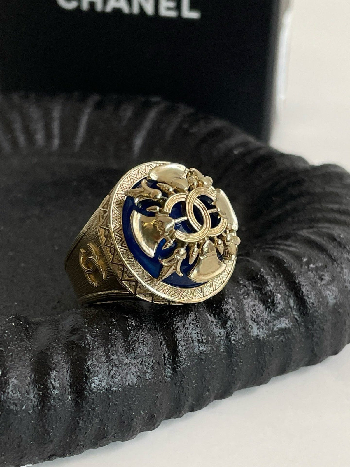 Unused🆕 Chanel 19A CC Ring (size 53) #13972