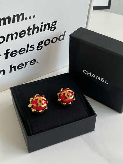 Vintage💎 Chanel Gripoix Botton Earrings (Clip On) #