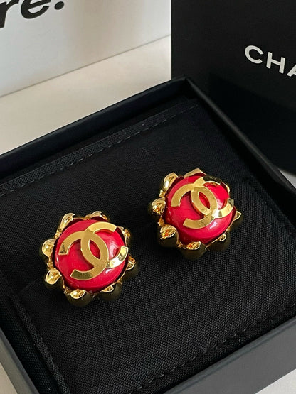 Vintage💎 Chanel Gripoix Botton Earrings (Clip On) #