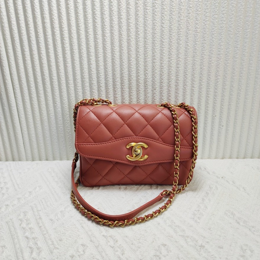 Chanel Preloved Classic Flap Bag Red Leather Shoulder Bag xr05012