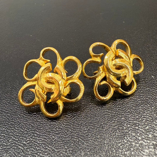Vintage Chanel Coco Flower Clip-on Earrings P FM