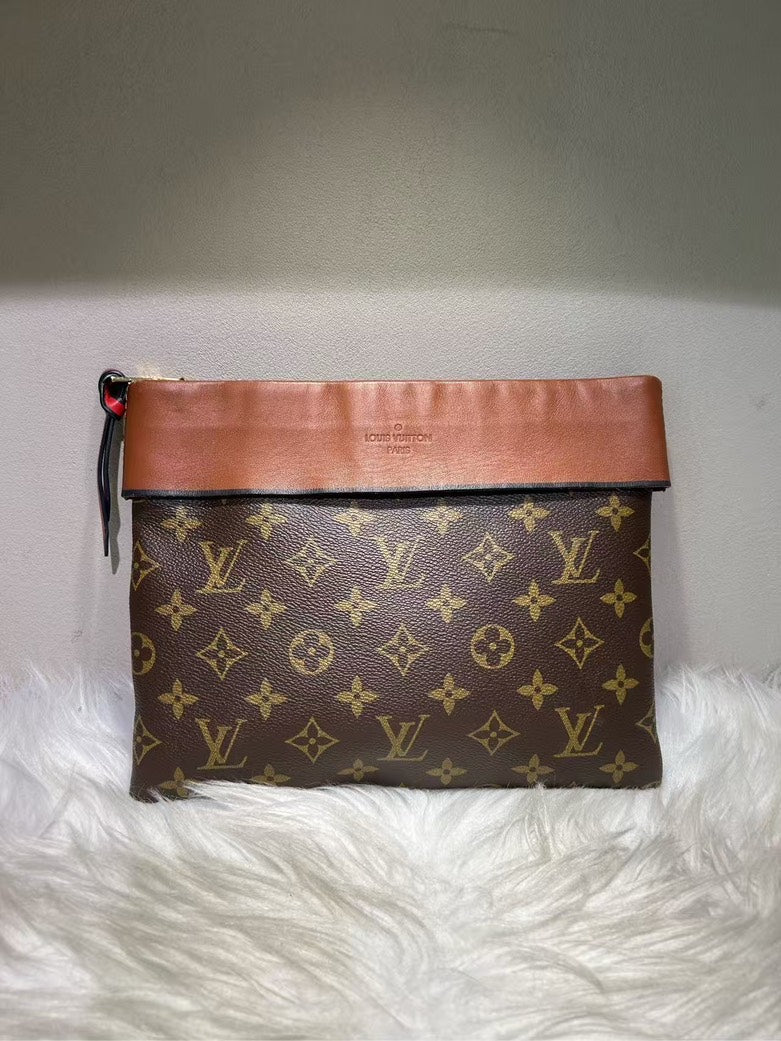 Louis Vuitton Monogram Clutch Bag in Brown