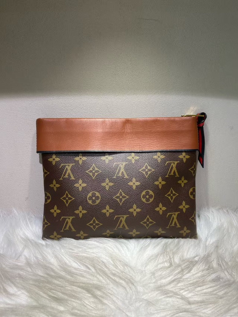 Louis Vuitton Monogram Clutch Bag in Brown