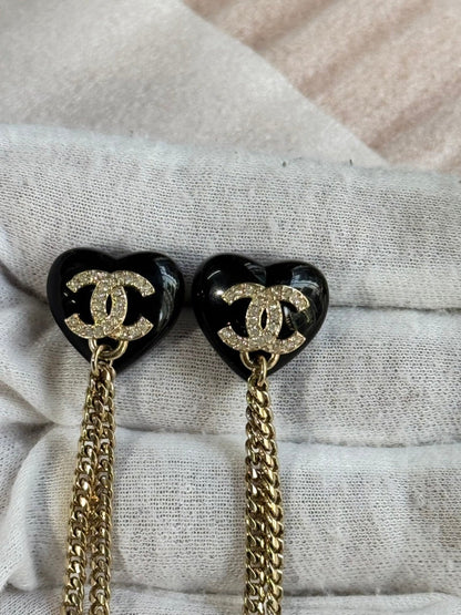 CHANEL Heart Pearl Earrings Black Gold way