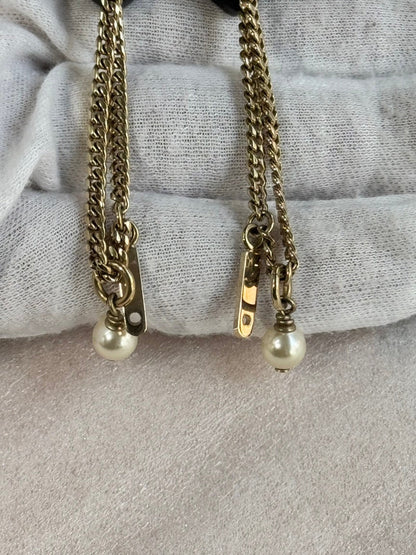 CHANEL Heart Pearl Earrings Black Gold way