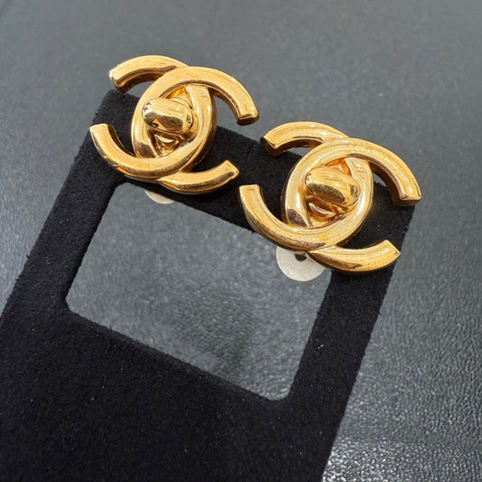 Vintage Chanel Coco Turn-lock Clip-on Earrings P GT