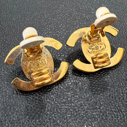 Vintage Chanel Coco Turn-lock Clip-on Earrings P GT