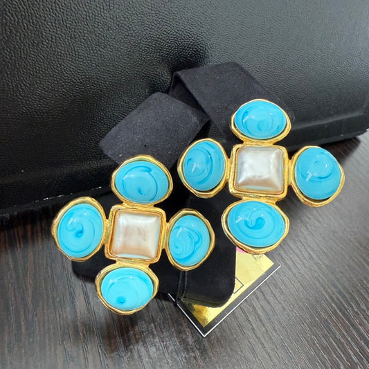 Vintage Chanel Pearl Turquoise Clip-on Earrings P GT