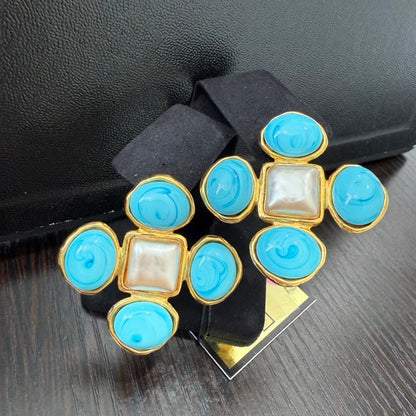 Vintage Chanel Pearl Turquoise Clip-on Earrings P GT