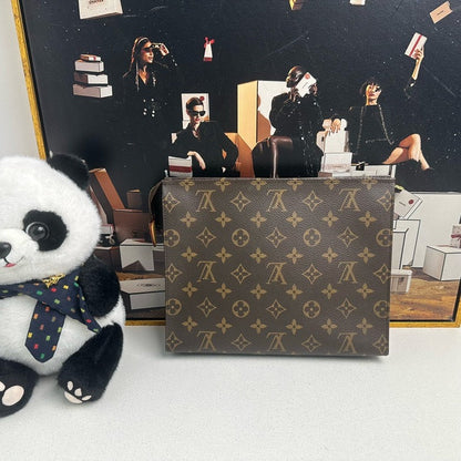 💕New pre loved LV Clutch bag(11815434)