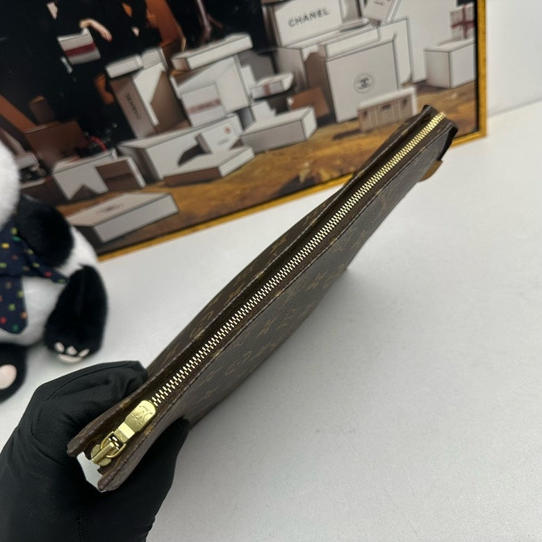 💕New pre loved LV Clutch bag(11815434)