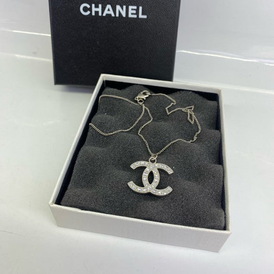 Preloved Chanel Necklace HY Silver Pendant