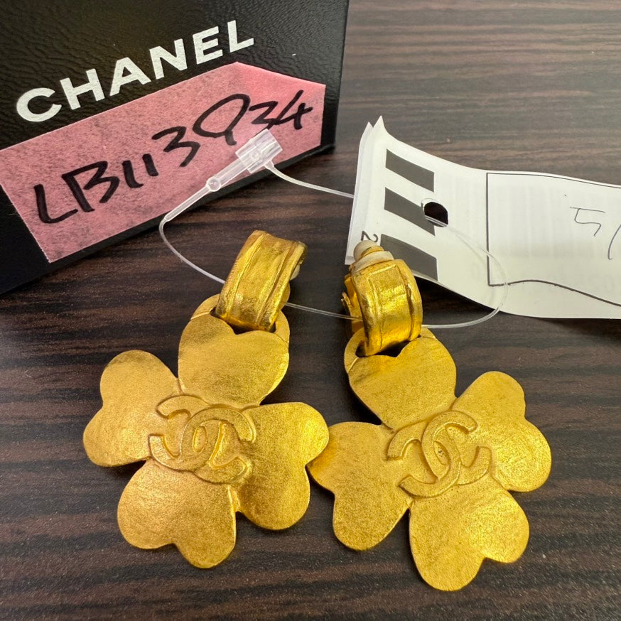 Vintage Chanel Clip-on Earrings P LV