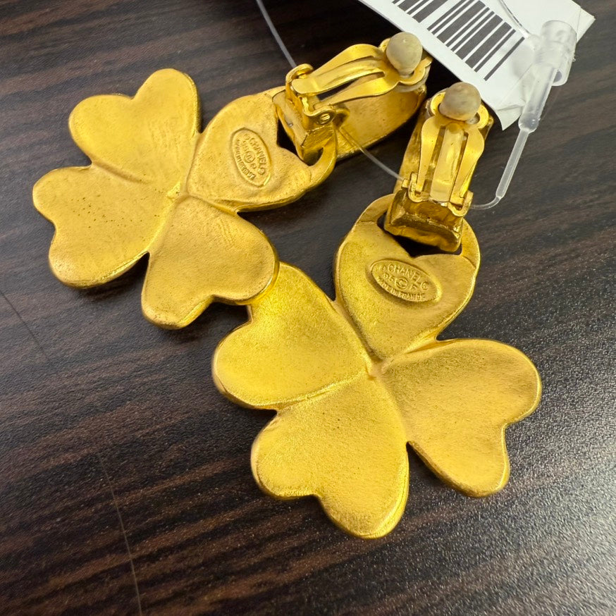 Vintage Chanel Clip-on Earrings P LV