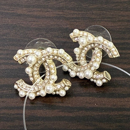 Preloved Chanel Coco Pearl Post Earrings D19V LB113802 Gold