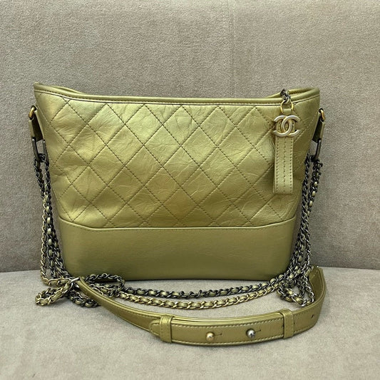 Chanel Preloved Hmm Shoulder Bag in Green Quilted Leather
