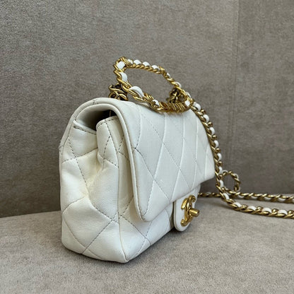 Preloved Chanel Flap Bag White Quilted Leather Microchip Shoulder Bag