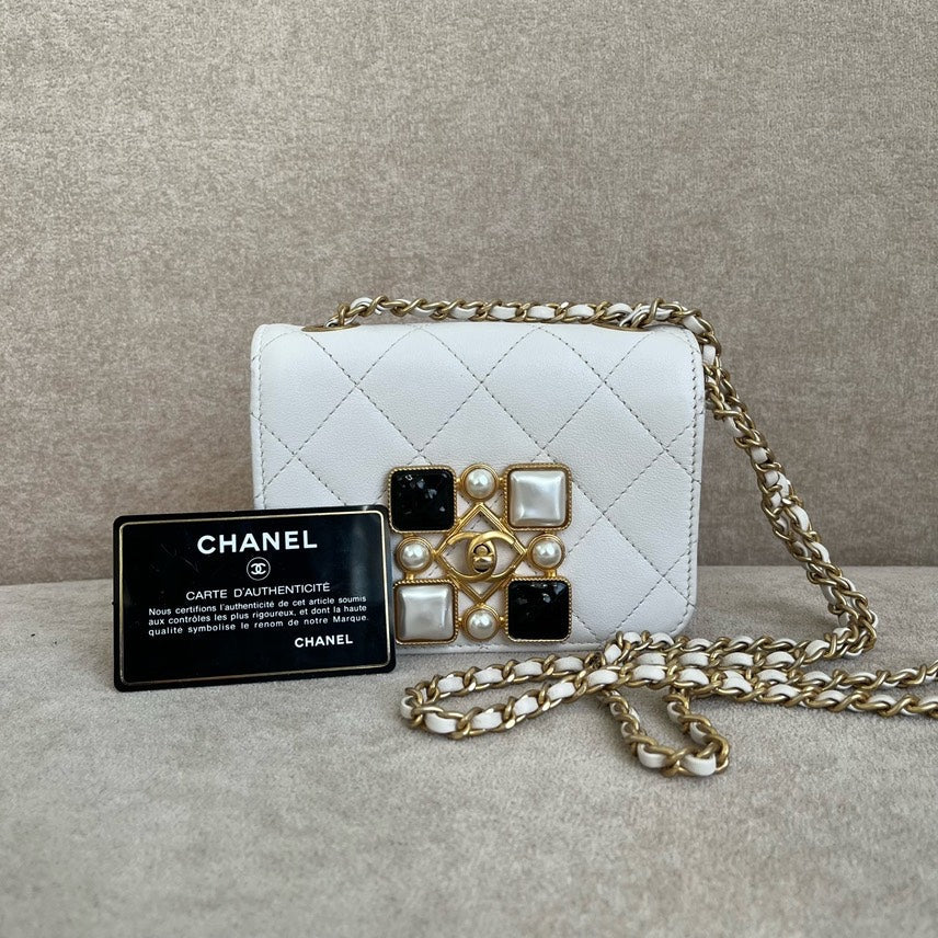 Chanel Vintage Quilted Crossbody Bag White Leather Medium