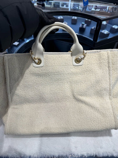 Chanel Preloved 31 Rue Cambon Tote Bag in White Canvas