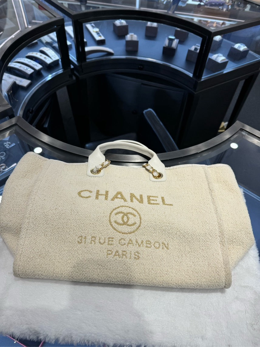 Chanel Preloved 31 Rue Cambon Tote Bag in White Canvas