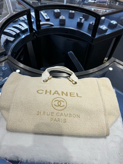 Chanel Preloved 31 Rue Cambon Tote Bag in White Canvas