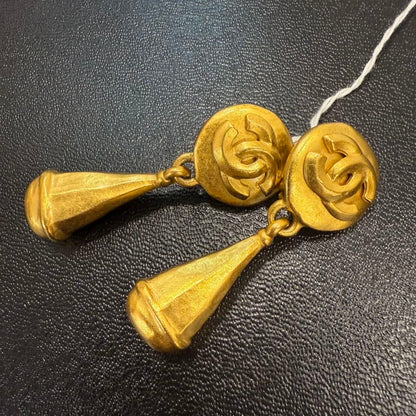 Vintage Chanel Coco Clip-on Earrings P FM