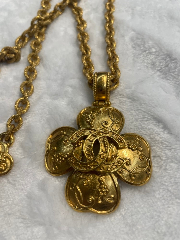 Chanel Vintage Gold Pendant Necklace