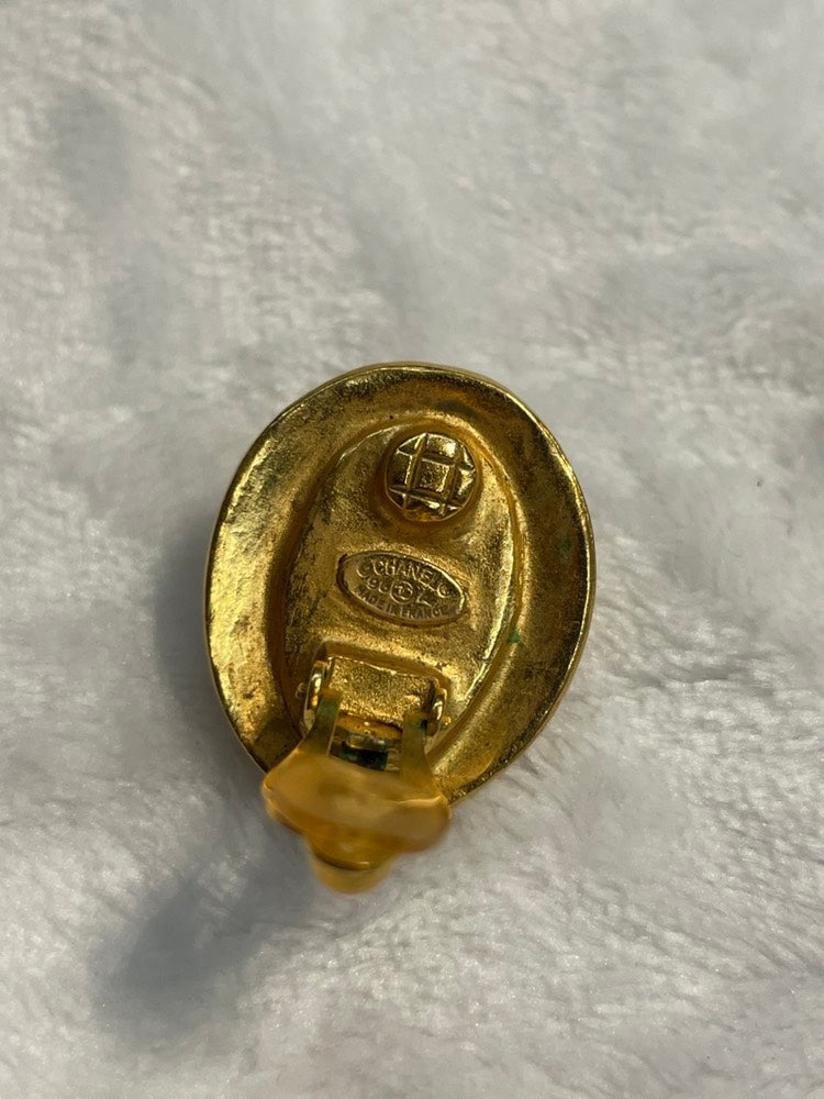 CHANEL Vintage Gold Clip On Earrings