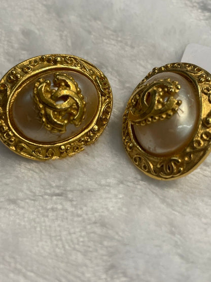 CHANEL Vintage Gold Clip On Earrings