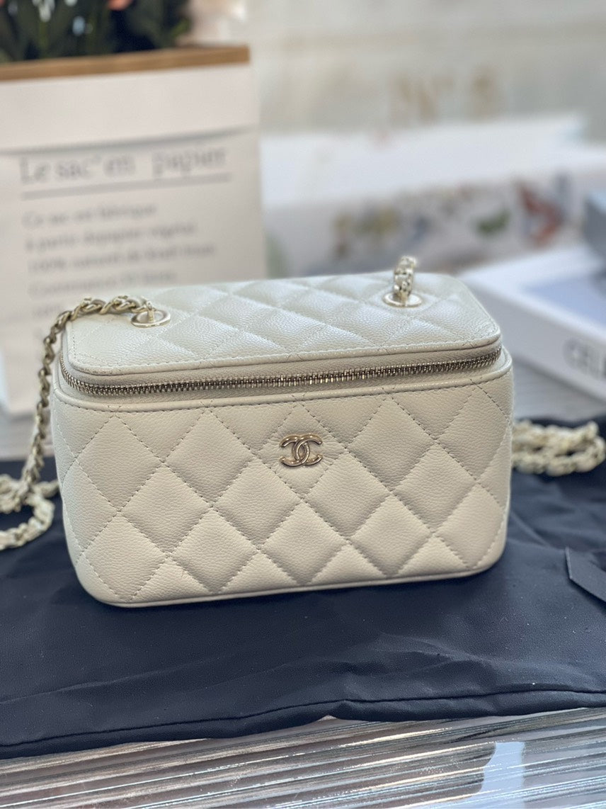 Unused Chanel bag HFY