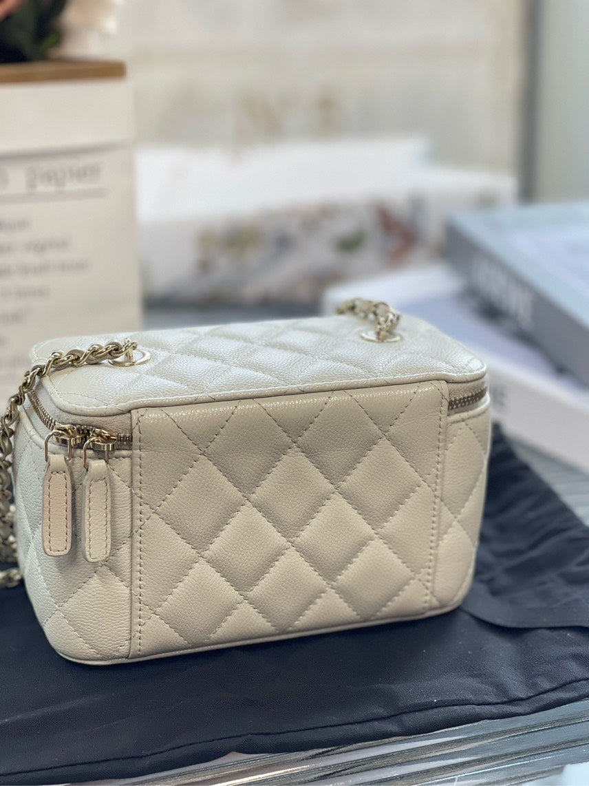 Unused Chanel bag HFY