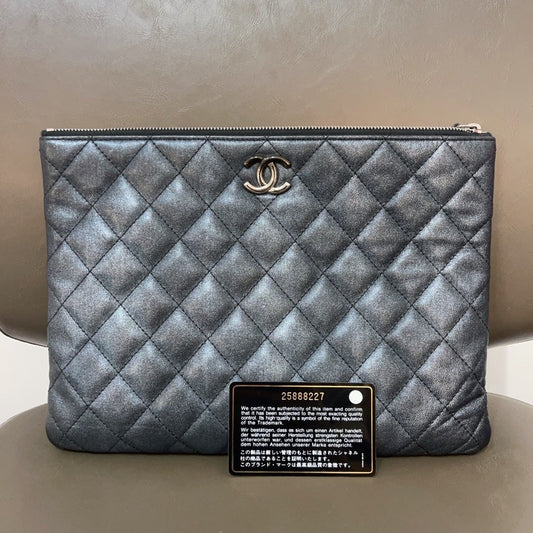 preloved Chanel limited pouch with card