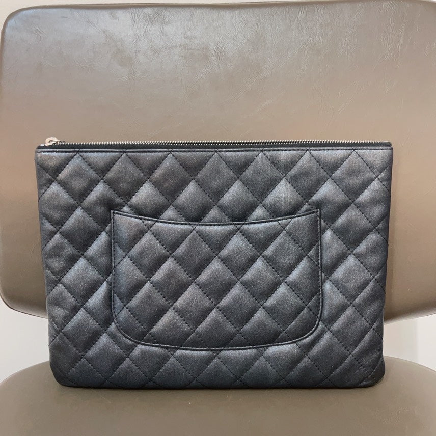 preloved Chanel limited pouch with card