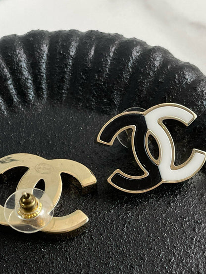 Preloved💕 Chanel 23C CC Black&White Ceramic Earrings #J2111