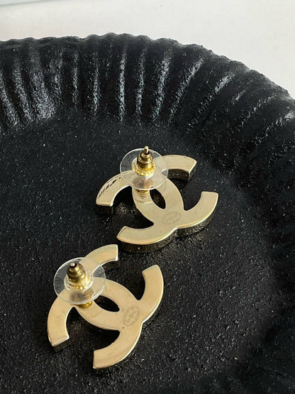 Preloved💕 Chanel 23C CC Black&White Ceramic Earrings #J2111