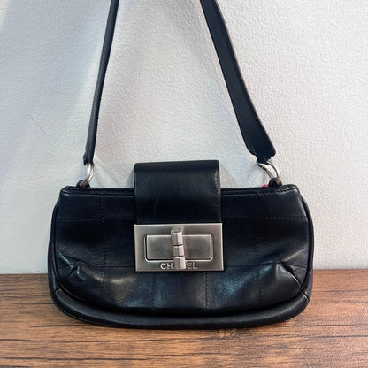 Preloved Chanel Leather Shoulder Bag 4761