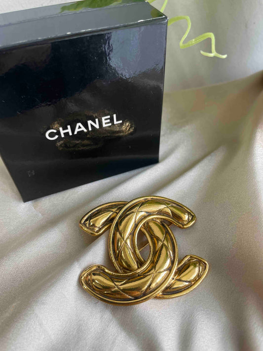 Chanel CC Brooch Gold Metal Jewelry