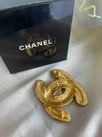 Chanel CC Brooch Gold Metal Jewelry